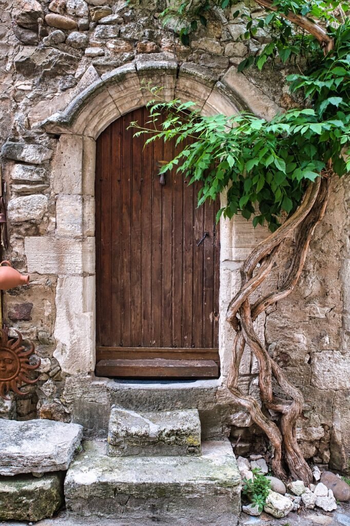 door, lock, pierre, entry, arched facade, vaulted, facade, wall, stairs, wall, stairs, stairs, stairs, stairs, stairs